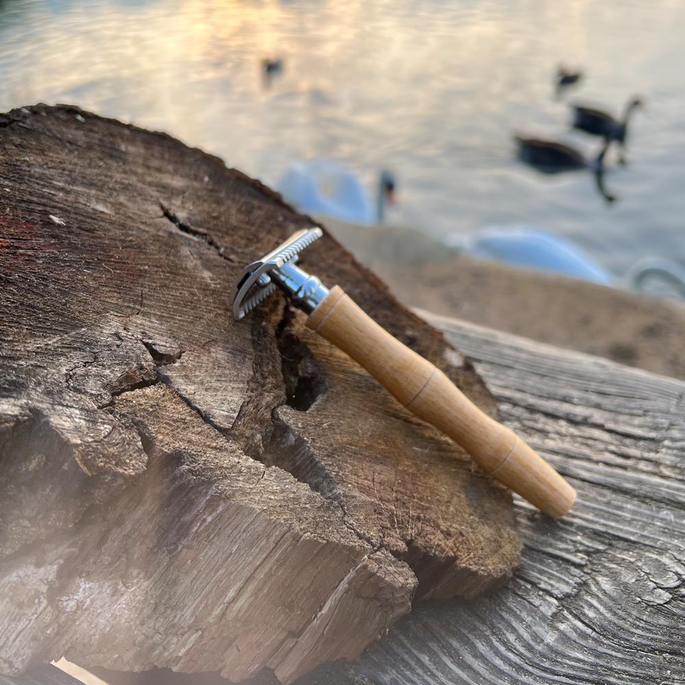 Bamboo Razor